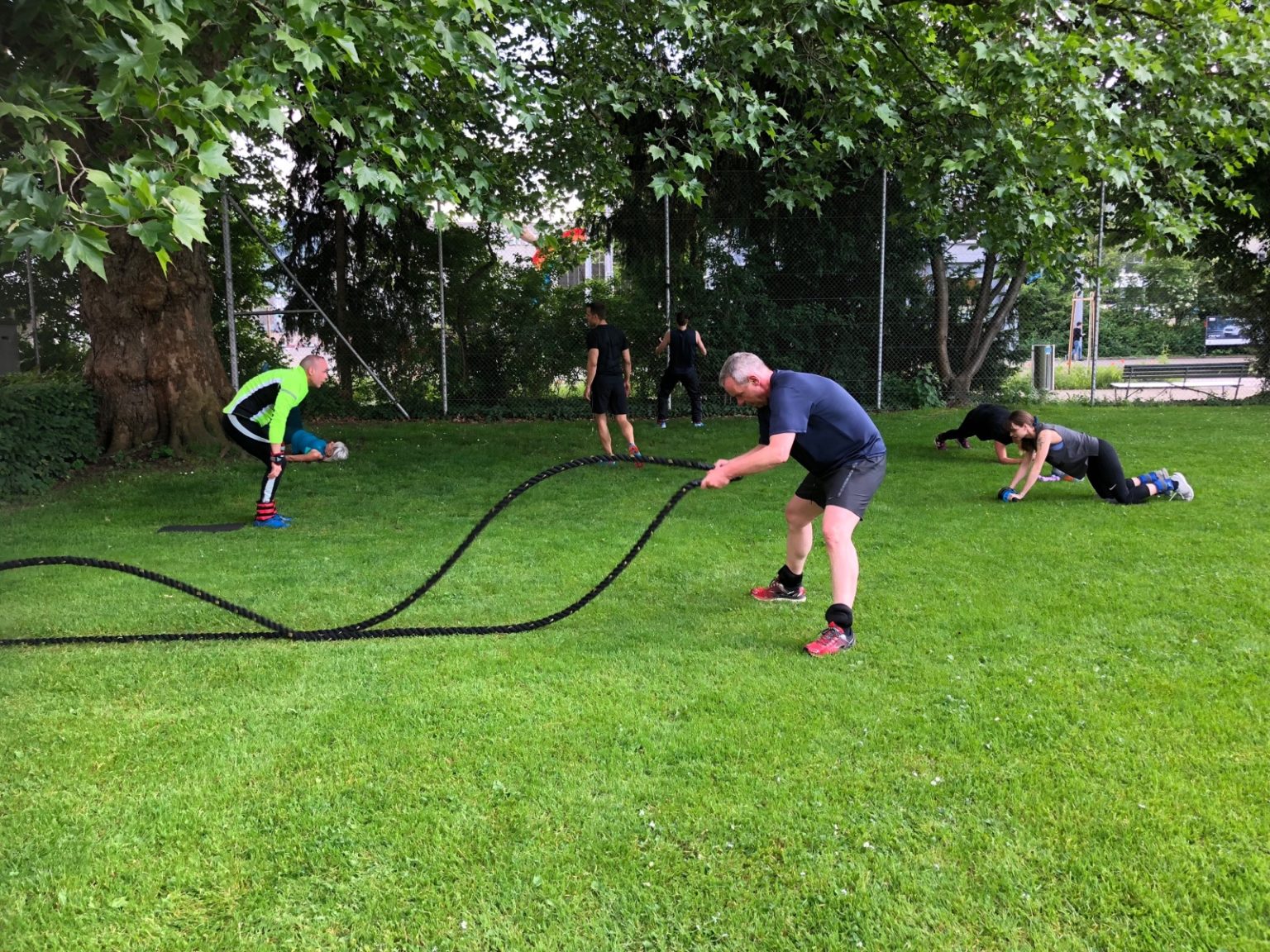 Battle-Rope-Training im Park